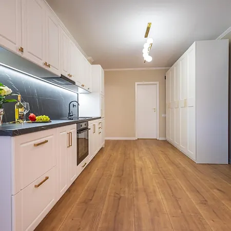 Azabia Luxury - View *